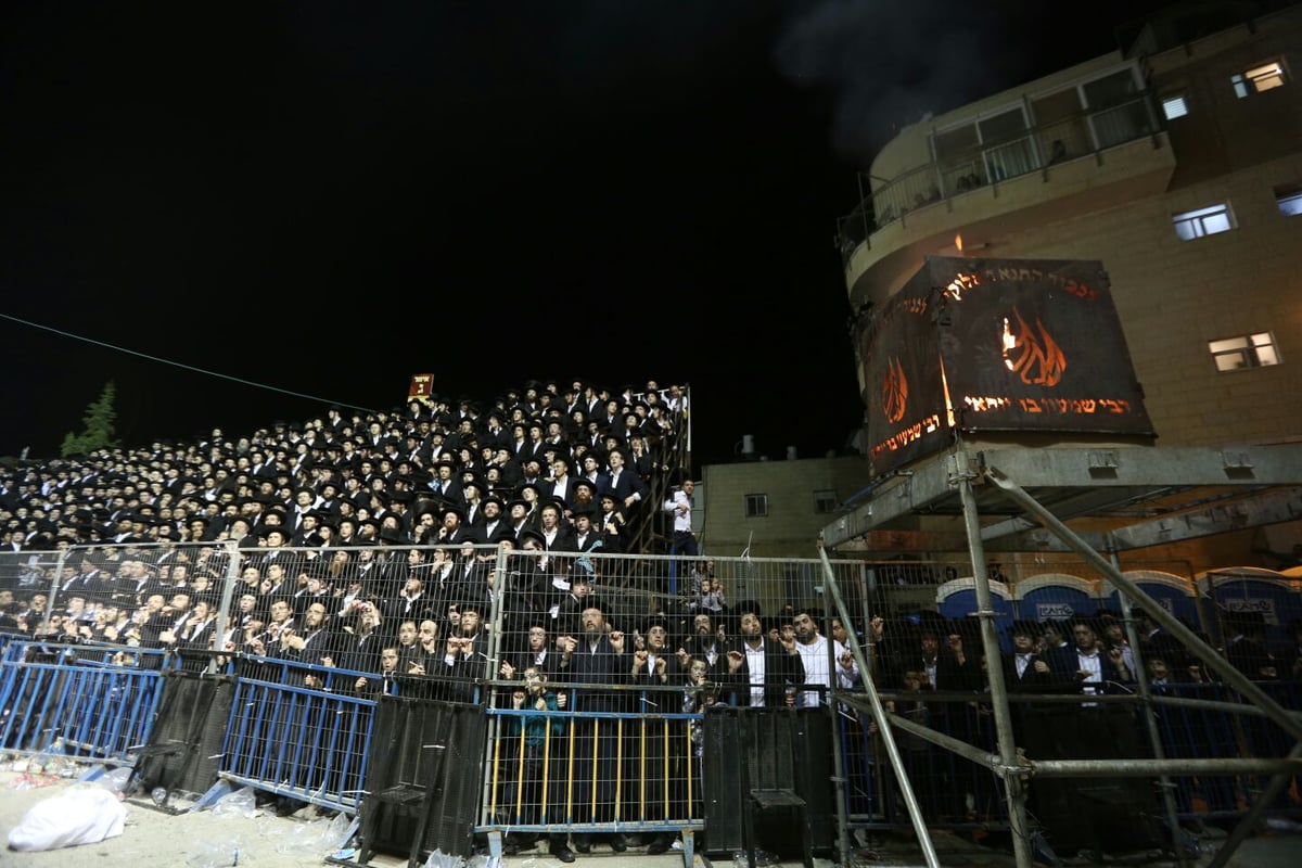 בנוכחות קהל אלפים: המדורה של הגרי"מ שכטר