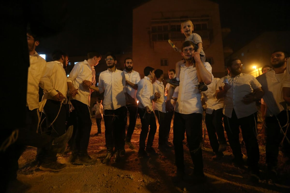 גלריה: המדורה של תלמידי ישיבת רש"י