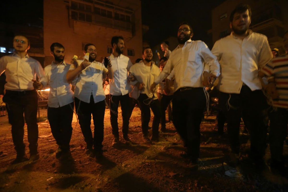 גלריה: המדורה של תלמידי ישיבת רש"י