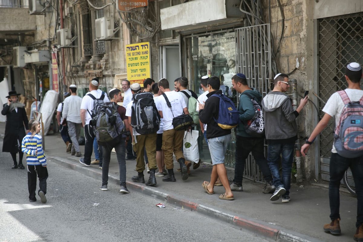 "יום ירושלים" ב... מאה שערים • תיעוד