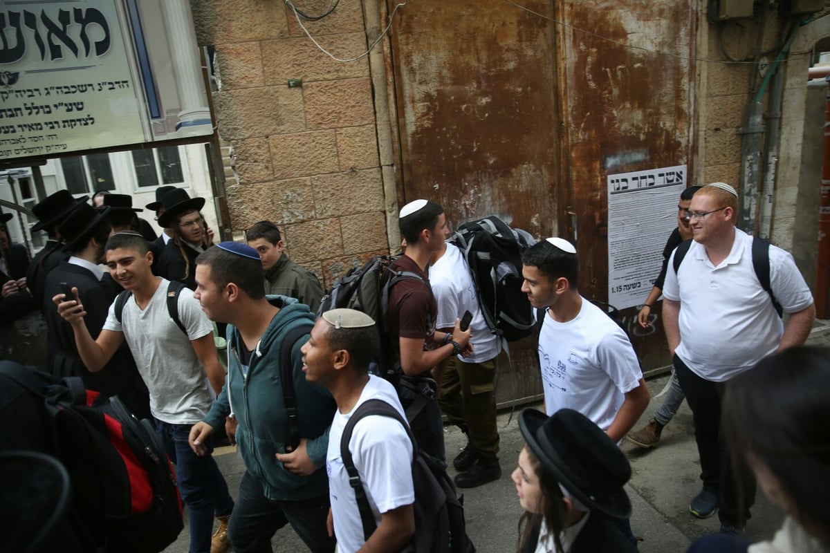 "יום ירושלים" ב... מאה שערים • תיעוד