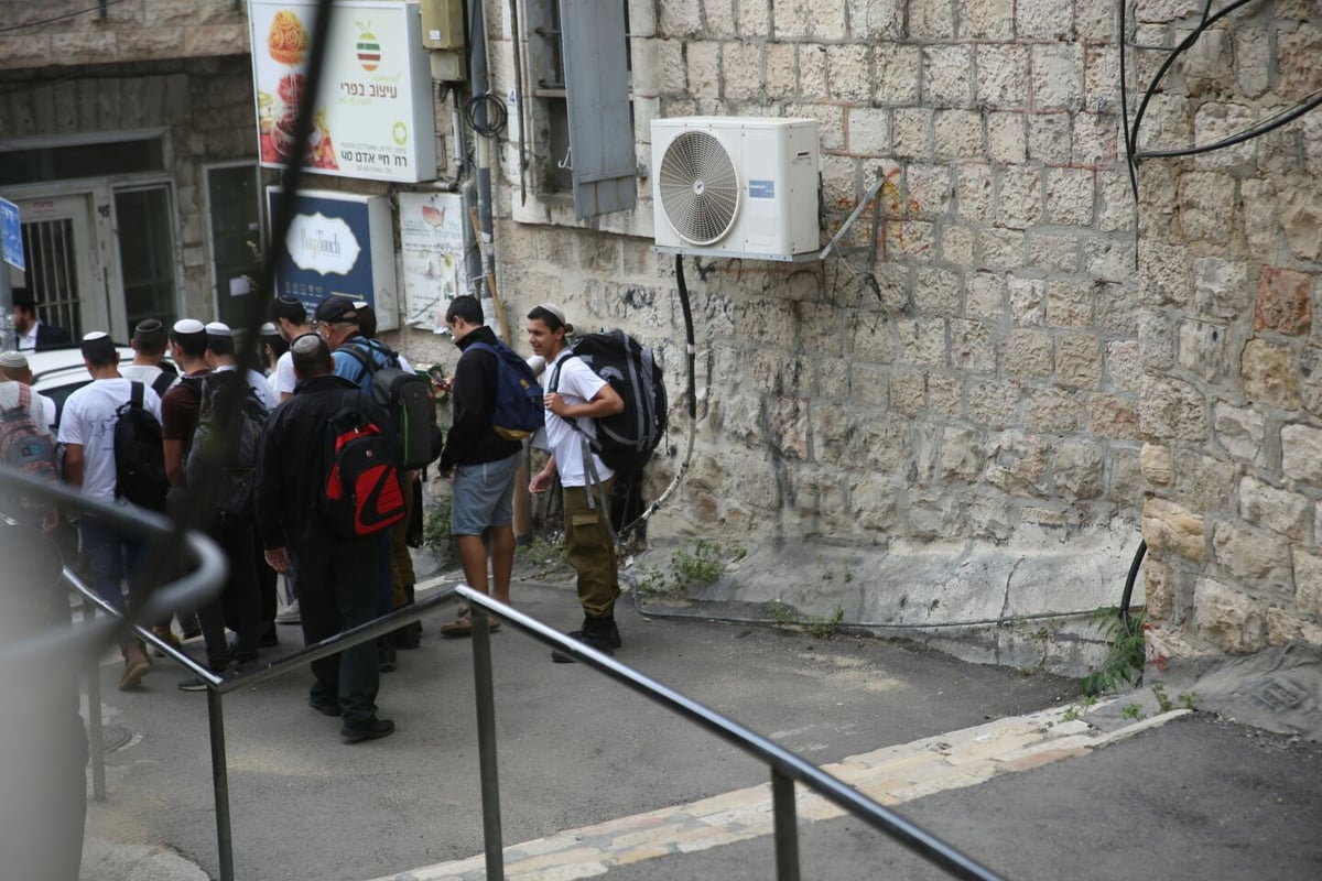 "יום ירושלים" ב... מאה שערים • תיעוד