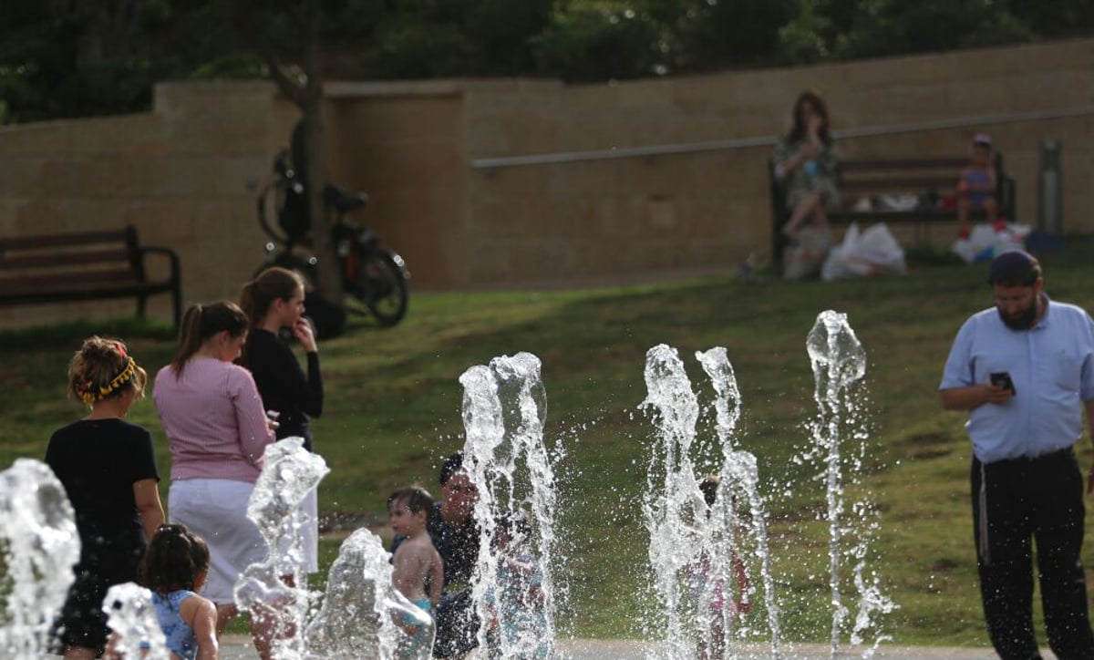 צפו בגלריה: כך ילדי ירושלים שרדו את השרב