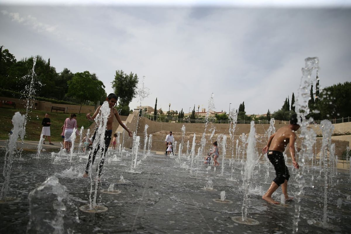 צפו בגלריה: כך ילדי ירושלים שרדו את השרב