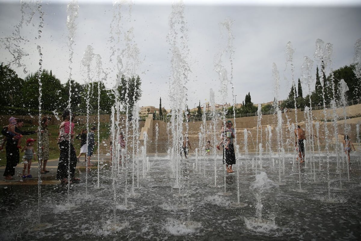 צפו בגלריה: כך ילדי ירושלים שרדו את השרב