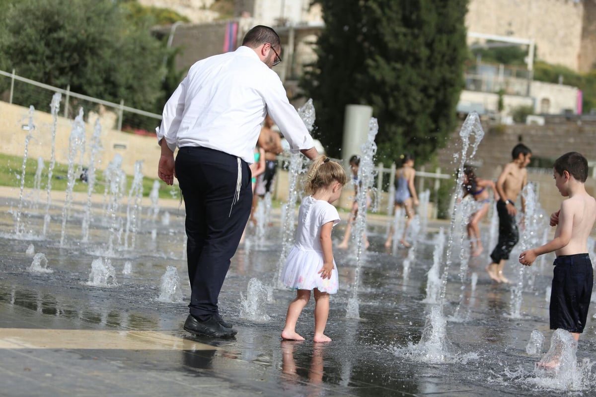 צפו בגלריה: כך ילדי ירושלים שרדו את השרב