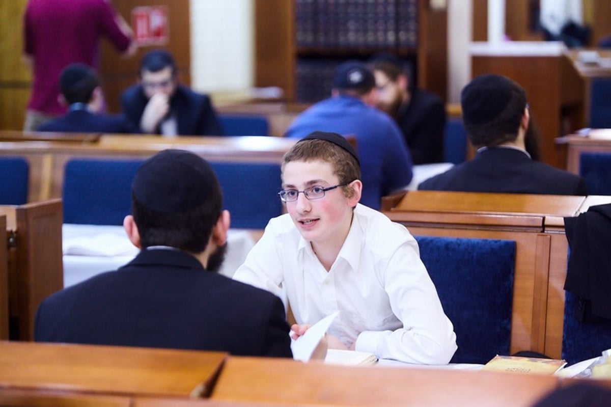 חדש במוסקבה: "שעת ישיבה" ללימוד משותף של 3 שעות