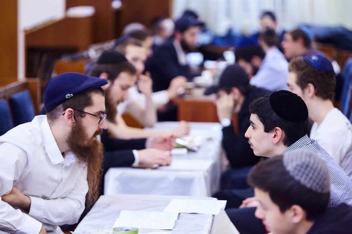 חדש במוסקבה: "שעת ישיבה" ללימוד משותף של 3 שעות