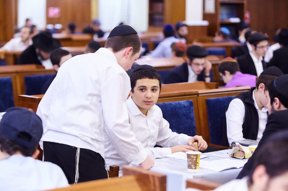 חדש במוסקבה: "שעת ישיבה" ללימוד משותף של 3 שעות