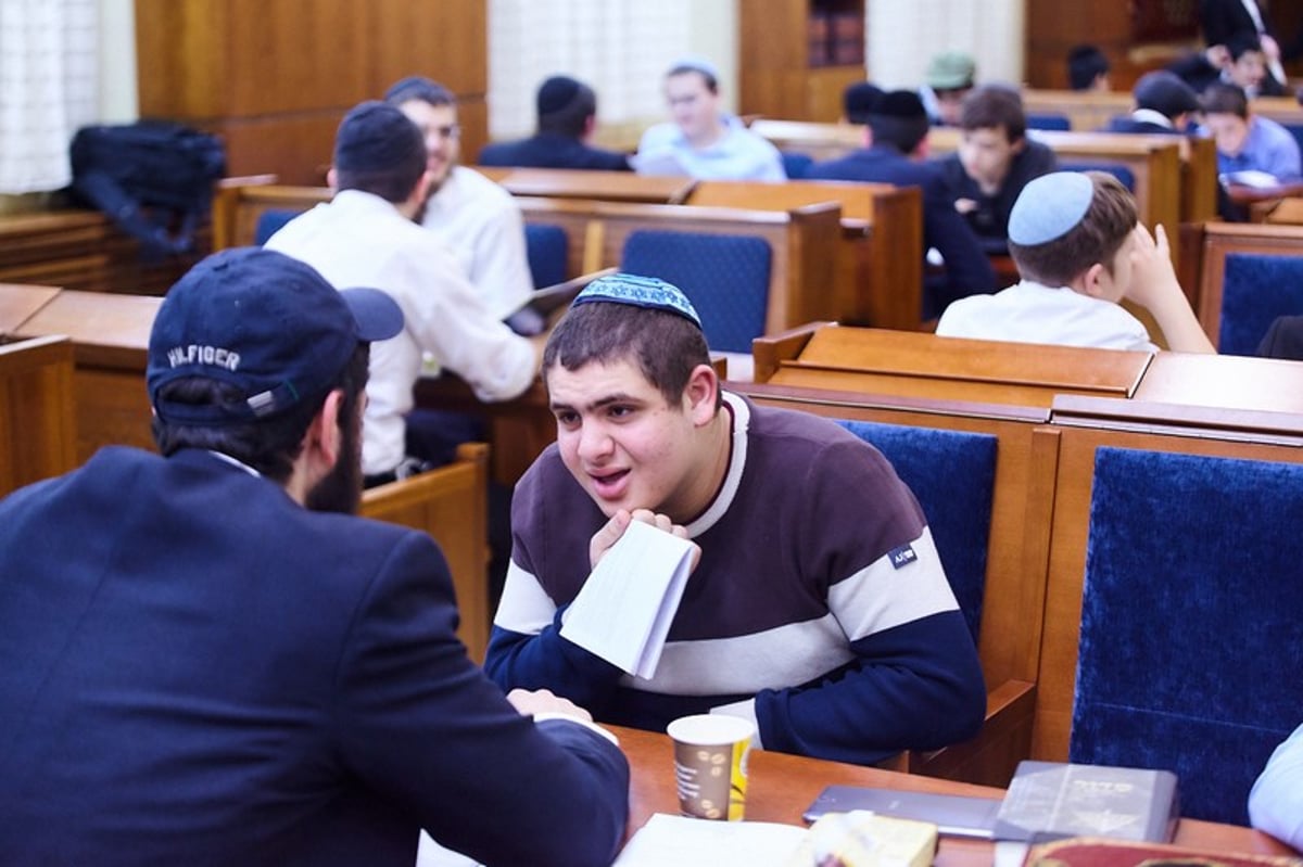 חדש במוסקבה: "שעת ישיבה" ללימוד משותף של 3 שעות