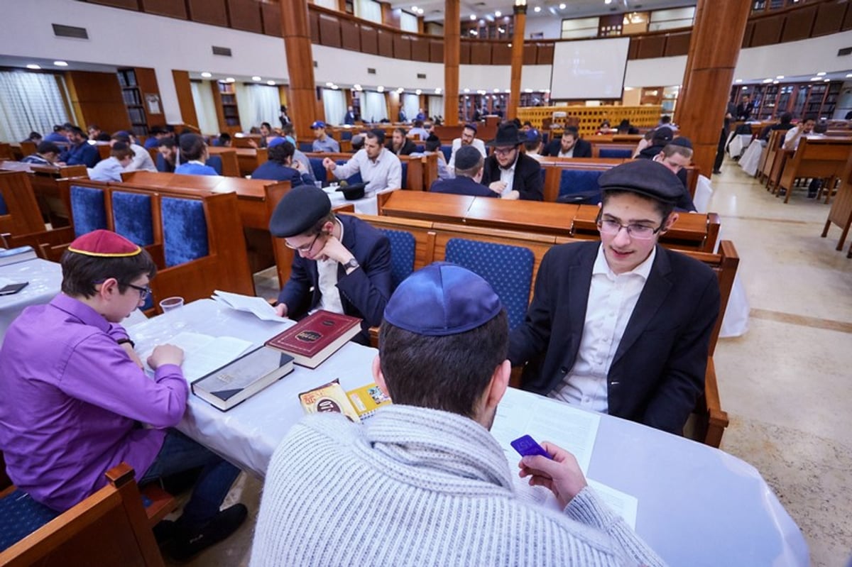 חדש במוסקבה: "שעת ישיבה" ללימוד משותף של 3 שעות