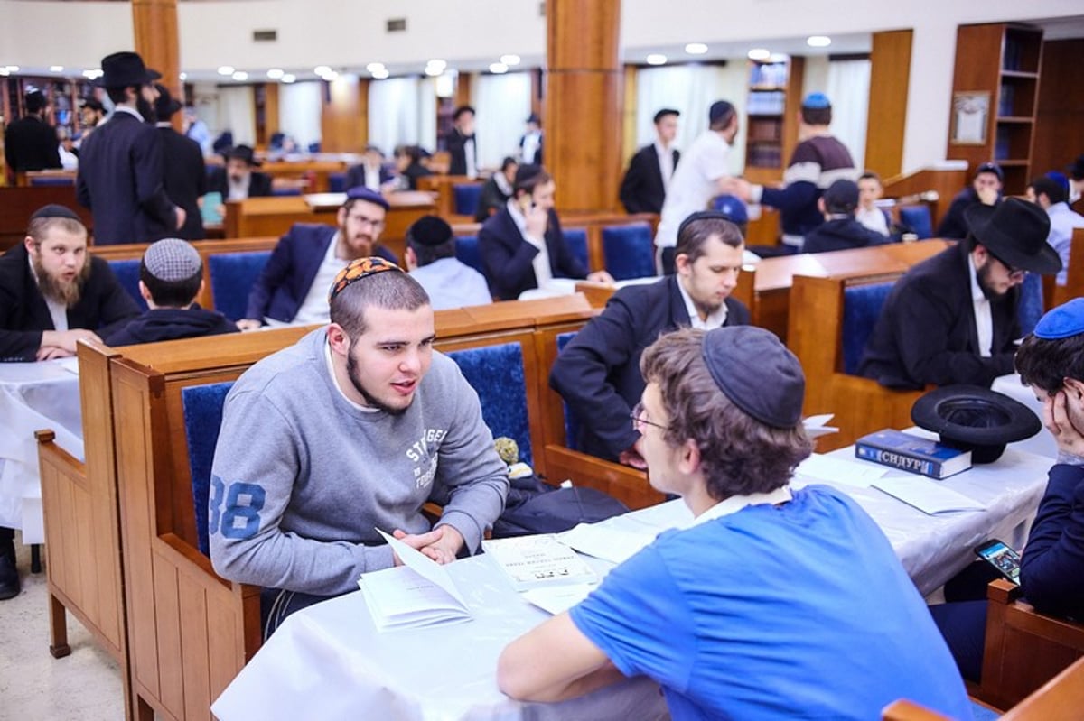 חדש במוסקבה: "שעת ישיבה" ללימוד משותף של 3 שעות