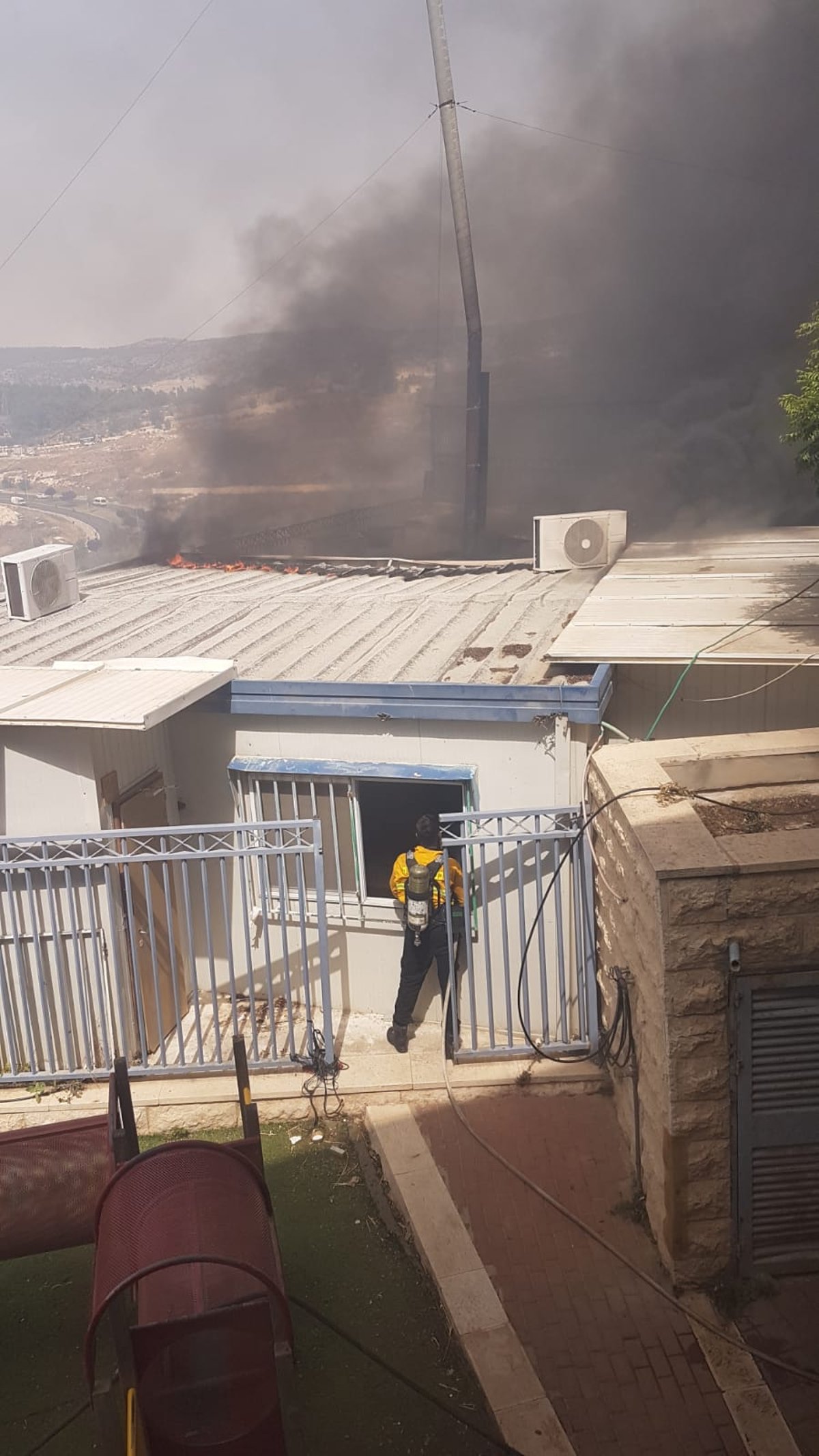 שריפת ענק בבית שמש; בית כנסת עלה בלהבות