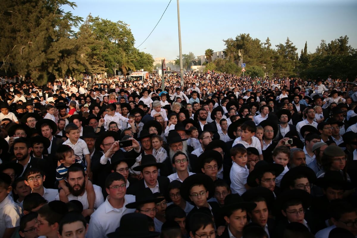 אלפים נדחקו לקבל את פניו של מרן שר התורה הגר"ח קנייבסקי