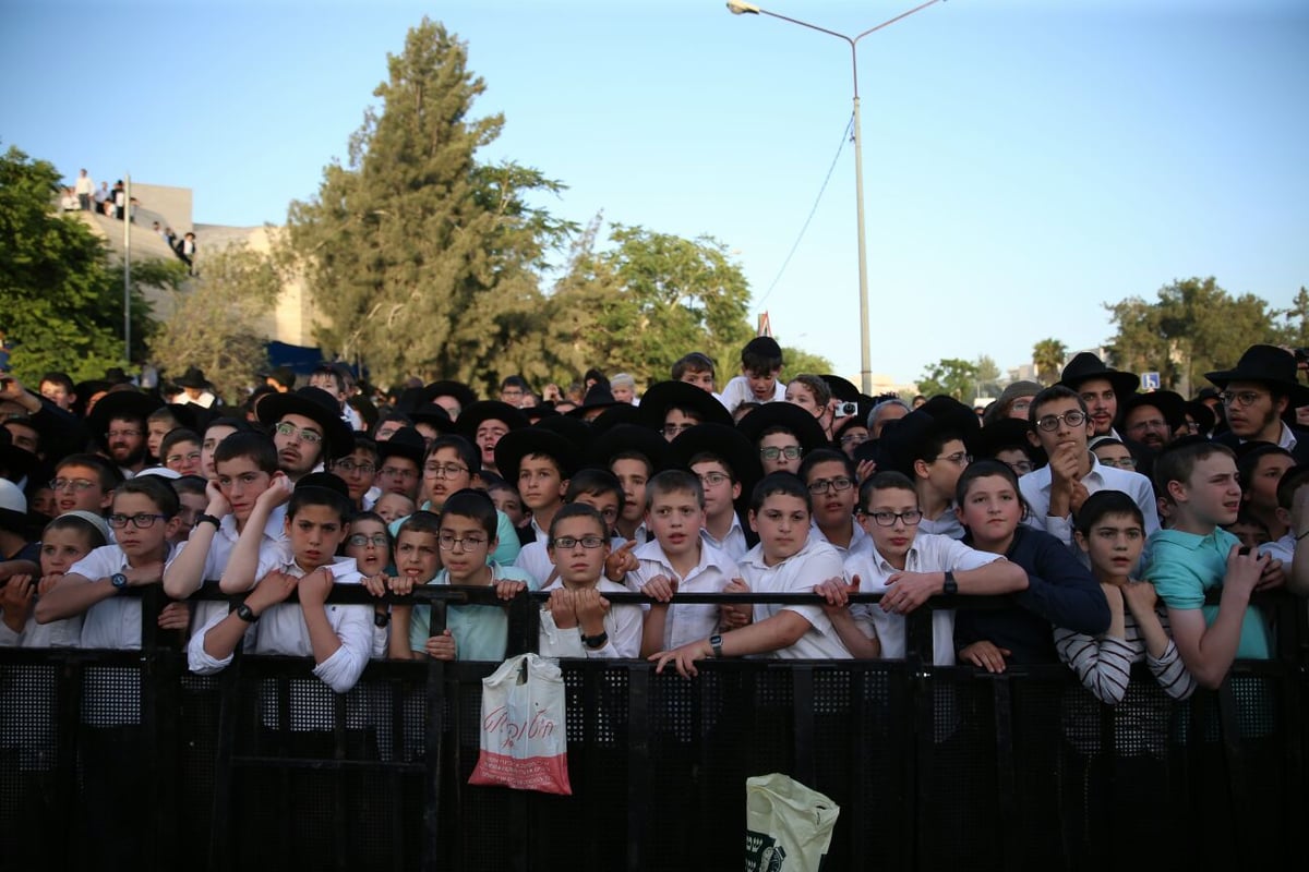 אלפים נדחקו לקבל את פניו של מרן שר התורה הגר"ח קנייבסקי