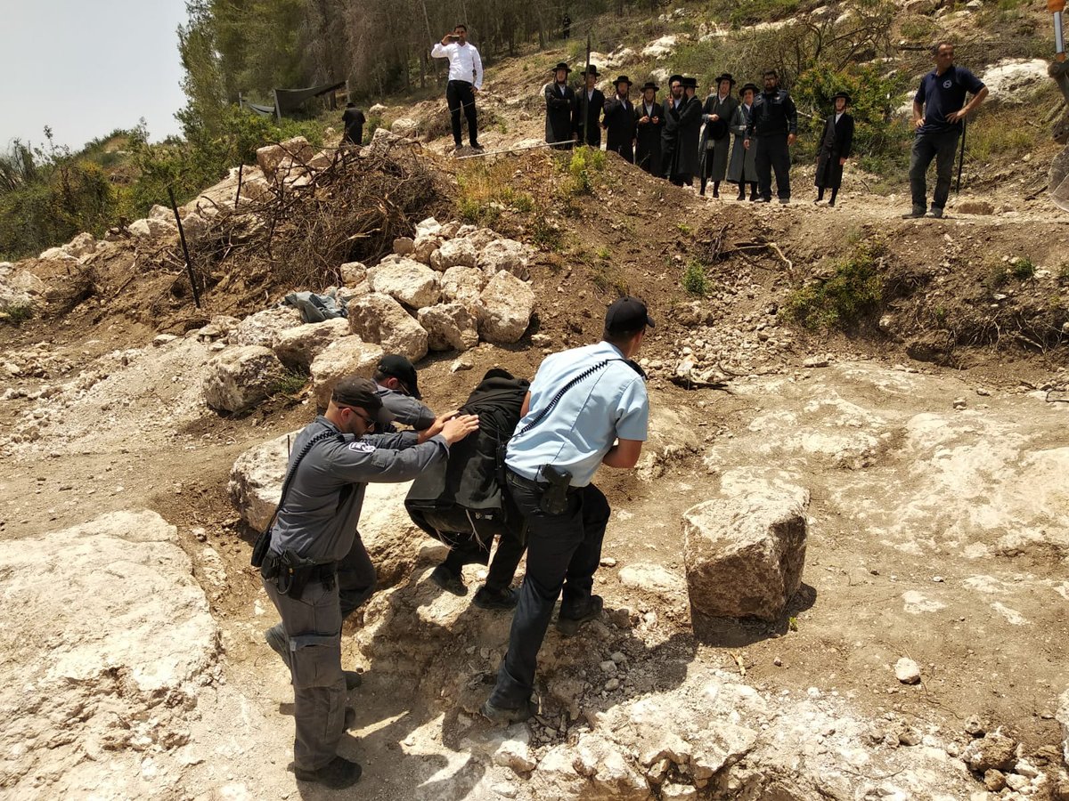 הפגנה נגד "חפירות קברים" בכביש 38; 3 מפגינים נעצרו