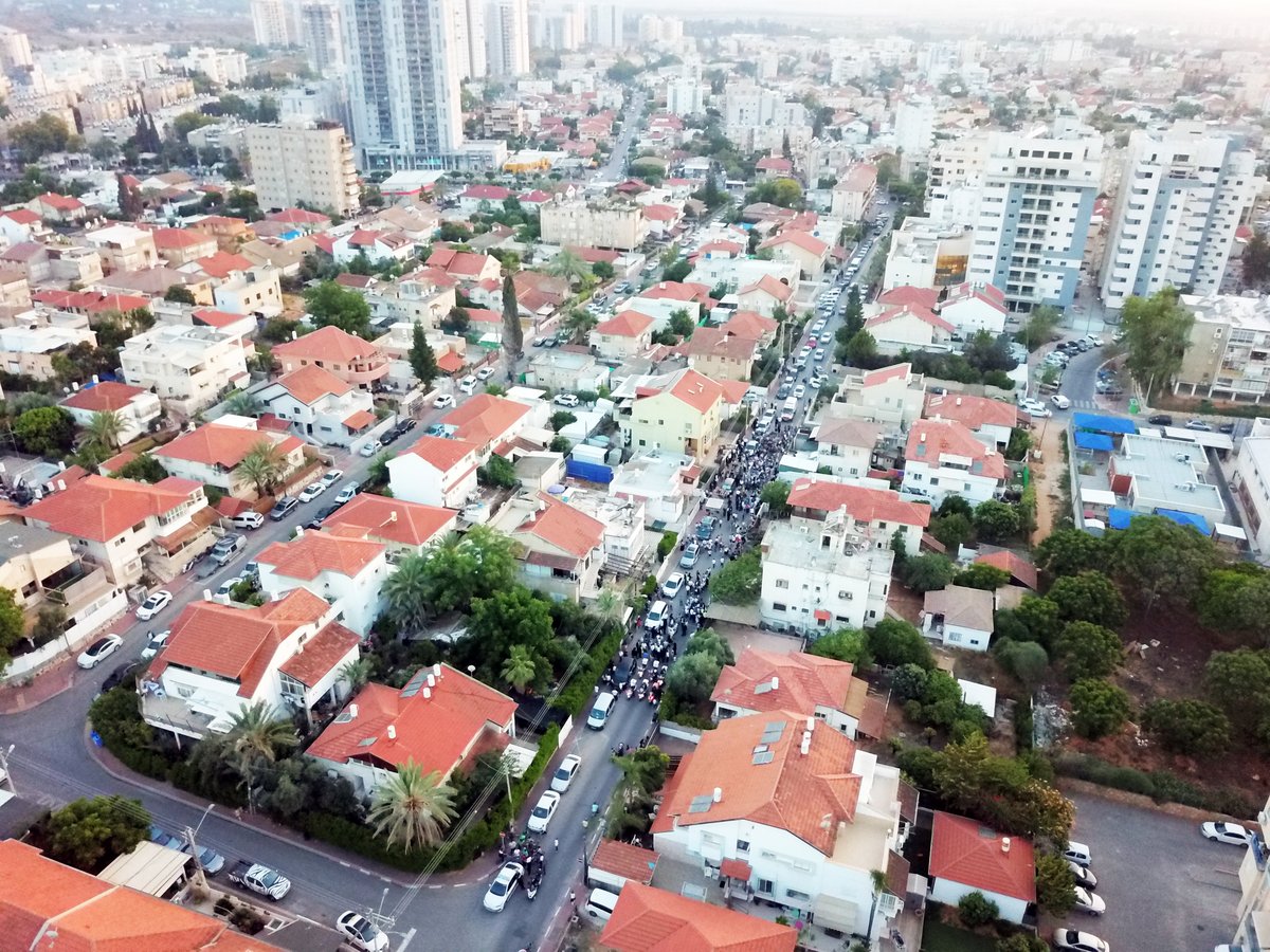 מרגש: האב כתב והכניס ספר תורה לזכר בתו