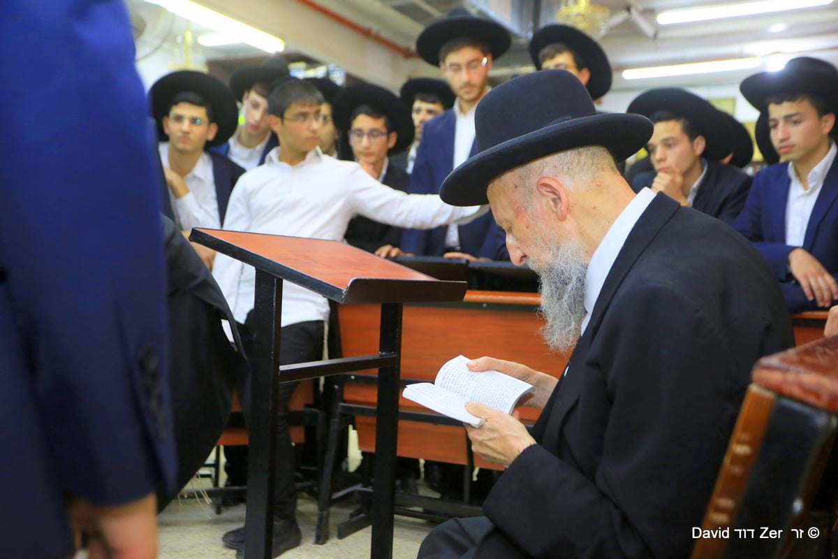 אלפים אחרי מיטת הגאון רבי יעקב כוחי זצ"ל