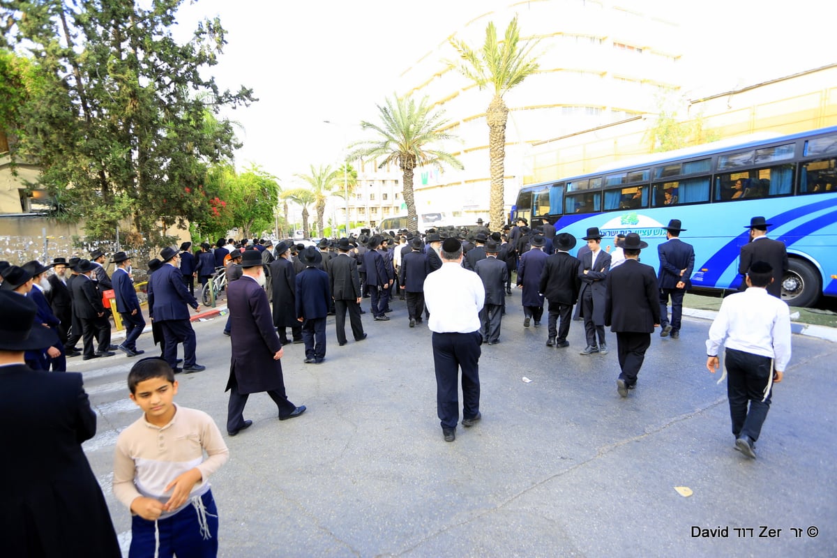 אלפים אחרי מיטת הגאון רבי יעקב כוחי זצ"ל