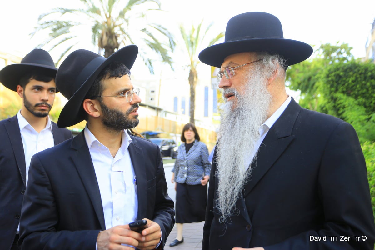 אלפים אחרי מיטת הגאון רבי יעקב כוחי זצ"ל