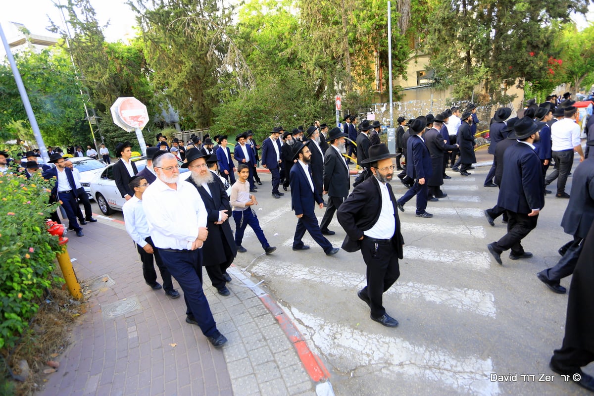 אלפים אחרי מיטת הגאון רבי יעקב כוחי זצ"ל