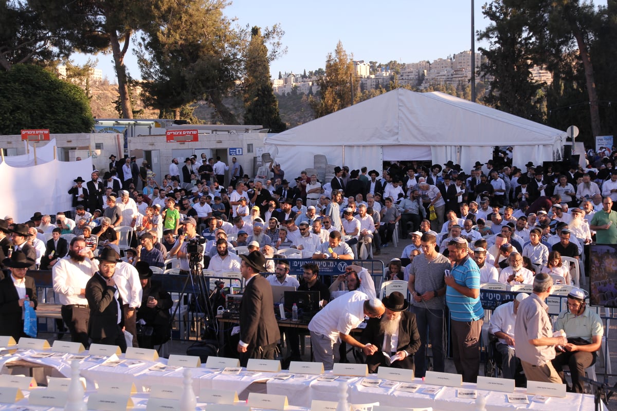 בירושלים נערכים להילולת מרן הרב מרדכי אליהו זצוק"ל