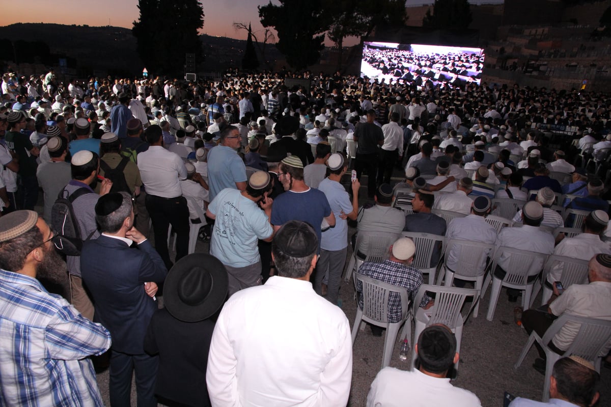 בירושלים נערכים להילולת מרן הרב מרדכי אליהו זצוק"ל