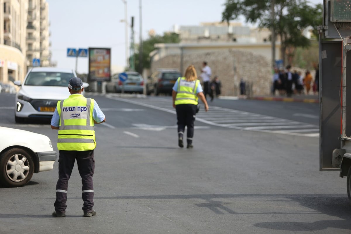 אלפי חסידים נוהרים לשמחה; כבישים נחסמו • תיעוד ראשון