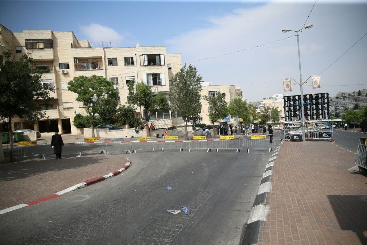 אלפי חסידים נוהרים לשמחה; כבישים נחסמו • תיעוד ראשון