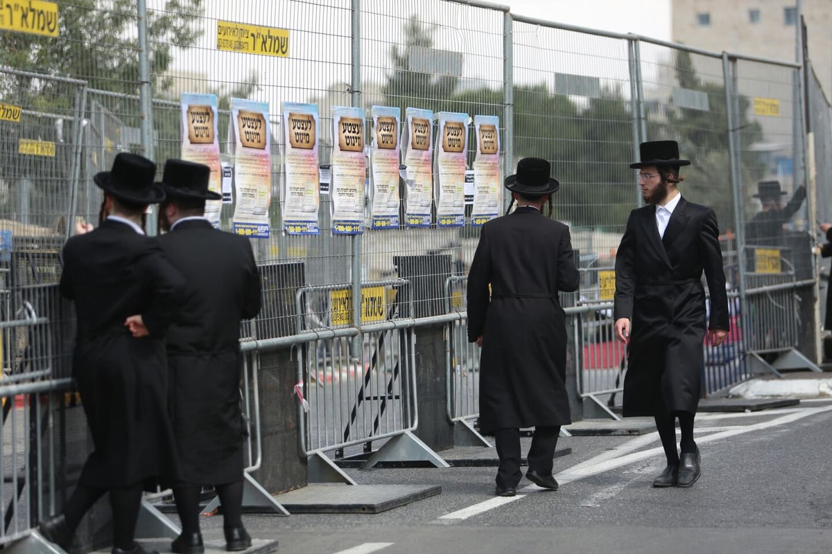 אלפי חסידים נוהרים לשמחה; כבישים נחסמו • תיעוד ראשון