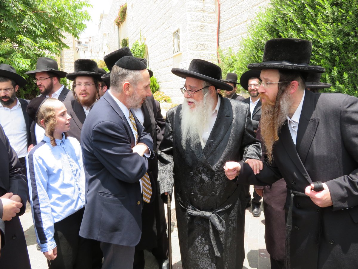 האדמו"ר מצאנז והגאב"ד התפייסו ב'שבעה'