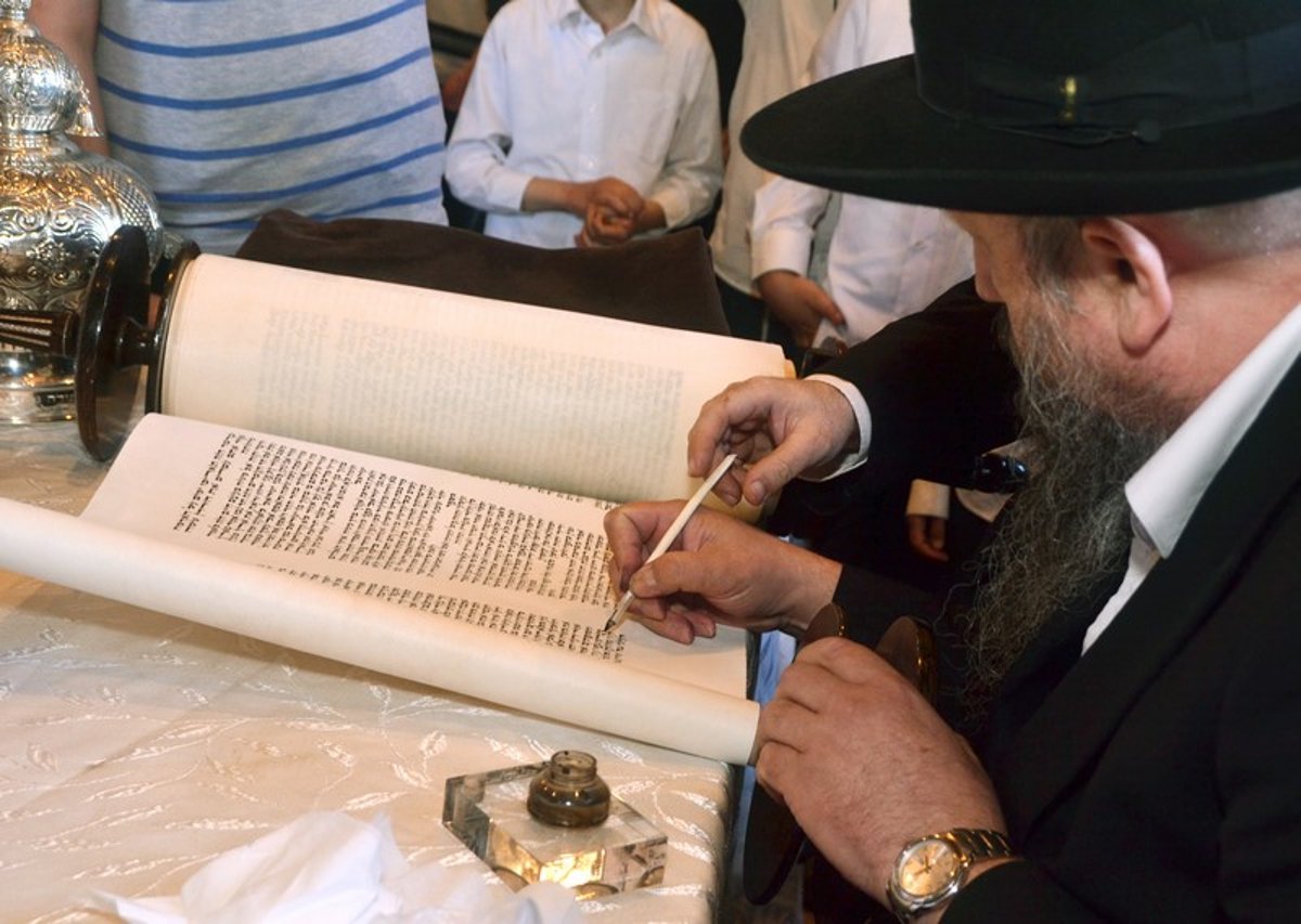 הכנסת ספר תורה לביהכנ"ס בז'יטומיר • גלריה