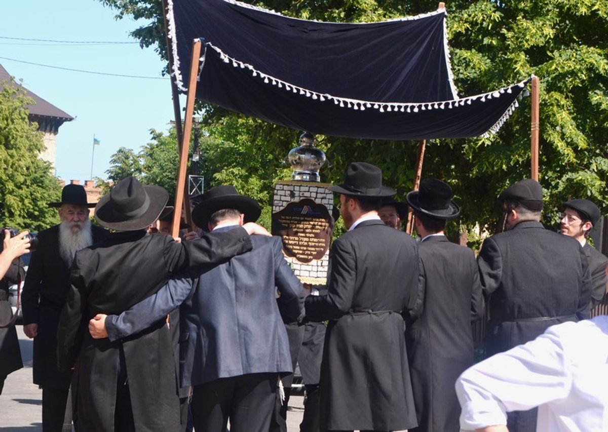 הכנסת ספר תורה לביהכנ"ס בז'יטומיר • גלריה