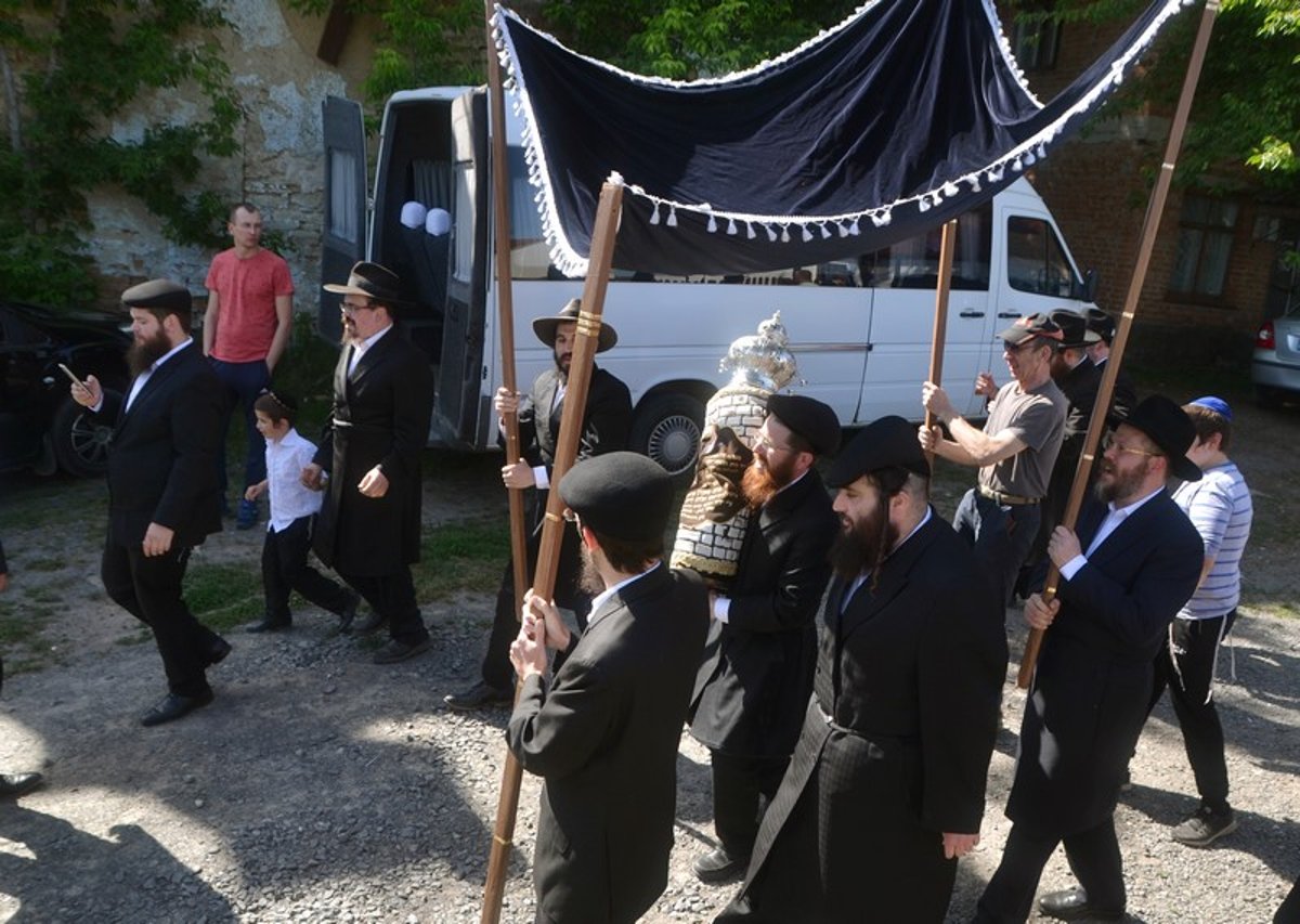 הכנסת ספר תורה לביהכנ"ס בז'יטומיר • גלריה