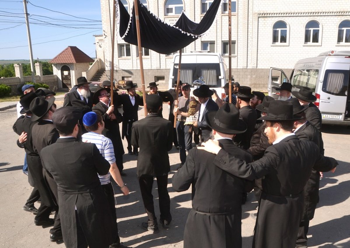 הכנסת ספר תורה לביהכנ"ס בז'יטומיר • גלריה