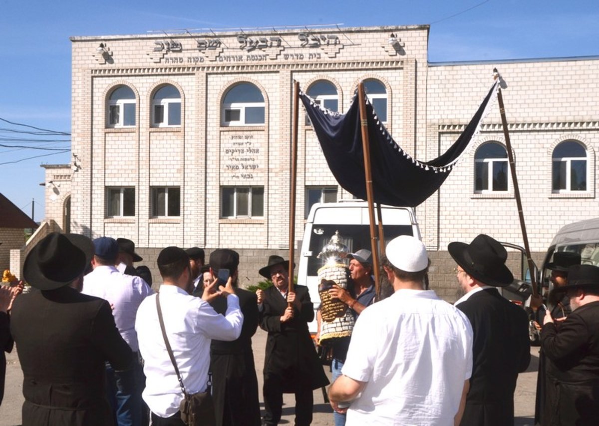 הכנסת ספר תורה לביהכנ"ס בז'יטומיר • גלריה