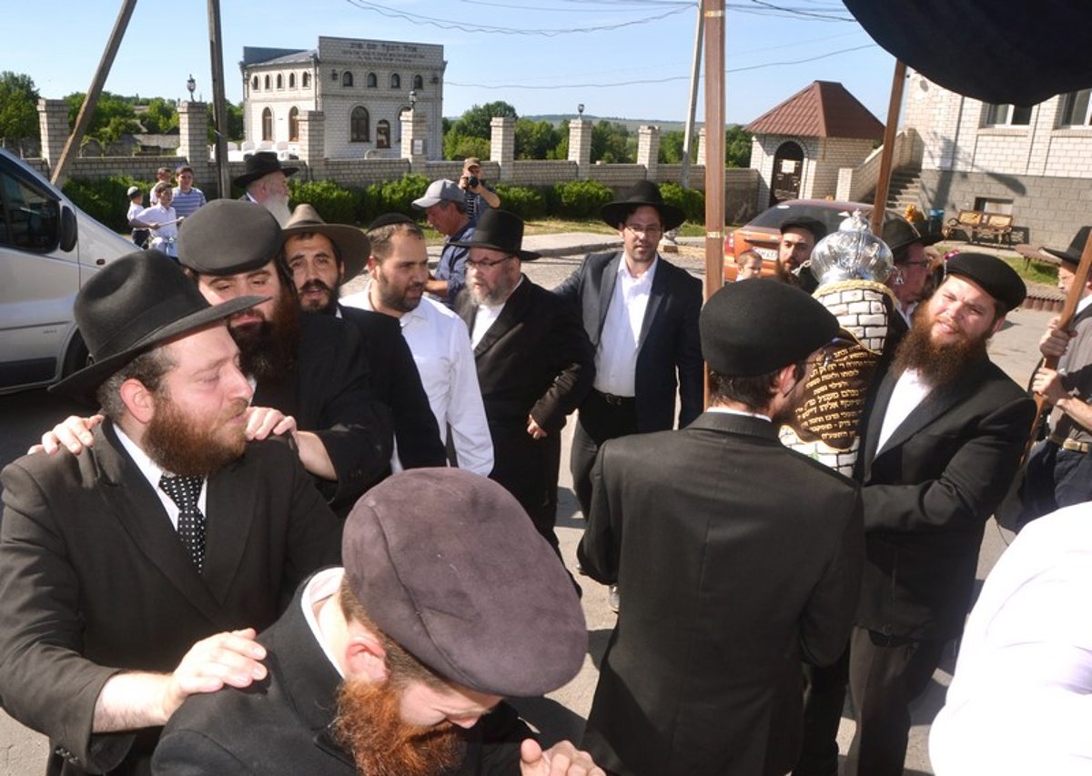 הכנסת ספר תורה לביהכנ"ס בז'יטומיר • גלריה