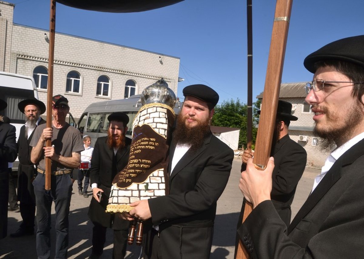 הכנסת ספר תורה לביהכנ"ס בז'יטומיר • גלריה