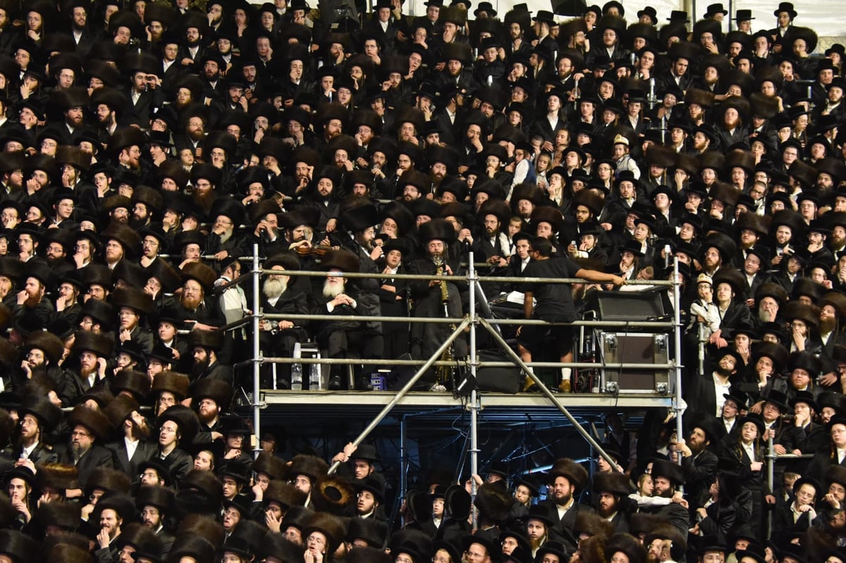 החזן וה'ספודיק' הגוראי בשמחת בעלזא • צפו