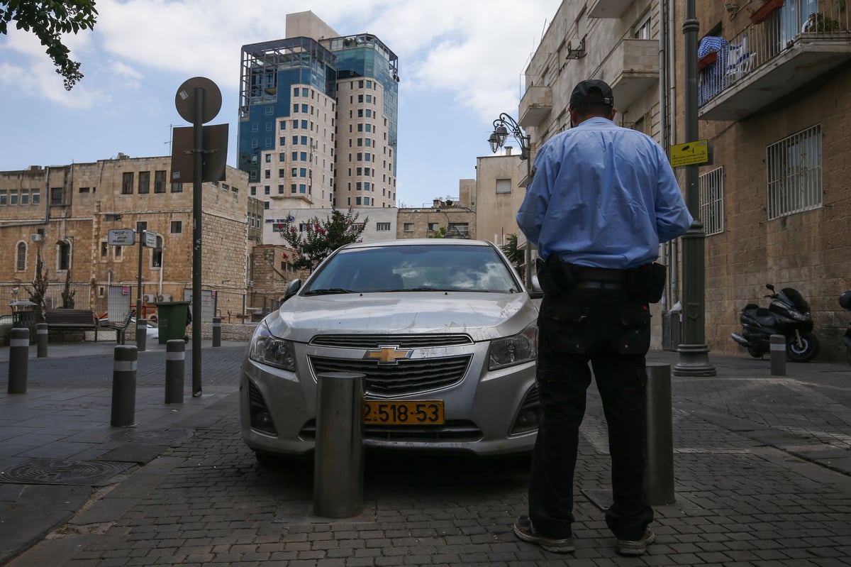 אכזריות בבני ברק: הציגה תעודת נכה אך חטפה דו"ח חניה