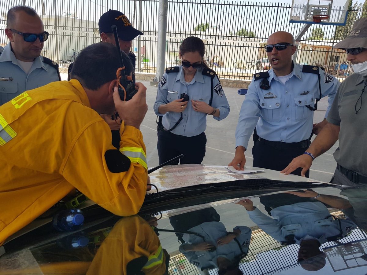 האש כובתה והתושבים שבו לבתיהם • צפו