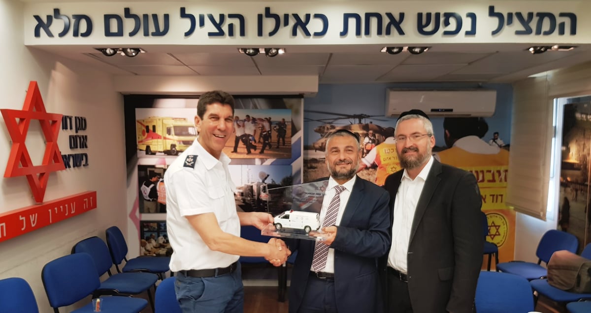 ראש עיריית בית שמש משה אבוטבול סייר במטה הארצי של מד"א בקרית אונו