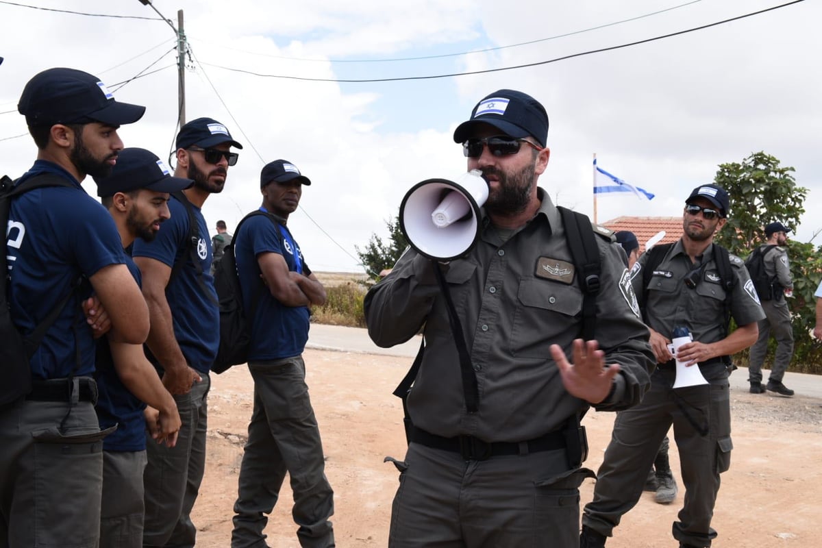 המשטרה: נתקלנו באלימות חמורה • תיעוד