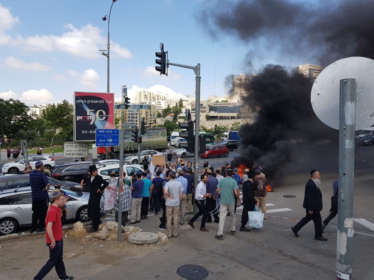 פעילי ימין חסמו את הכניסה לי-ם; 4 נעצרו