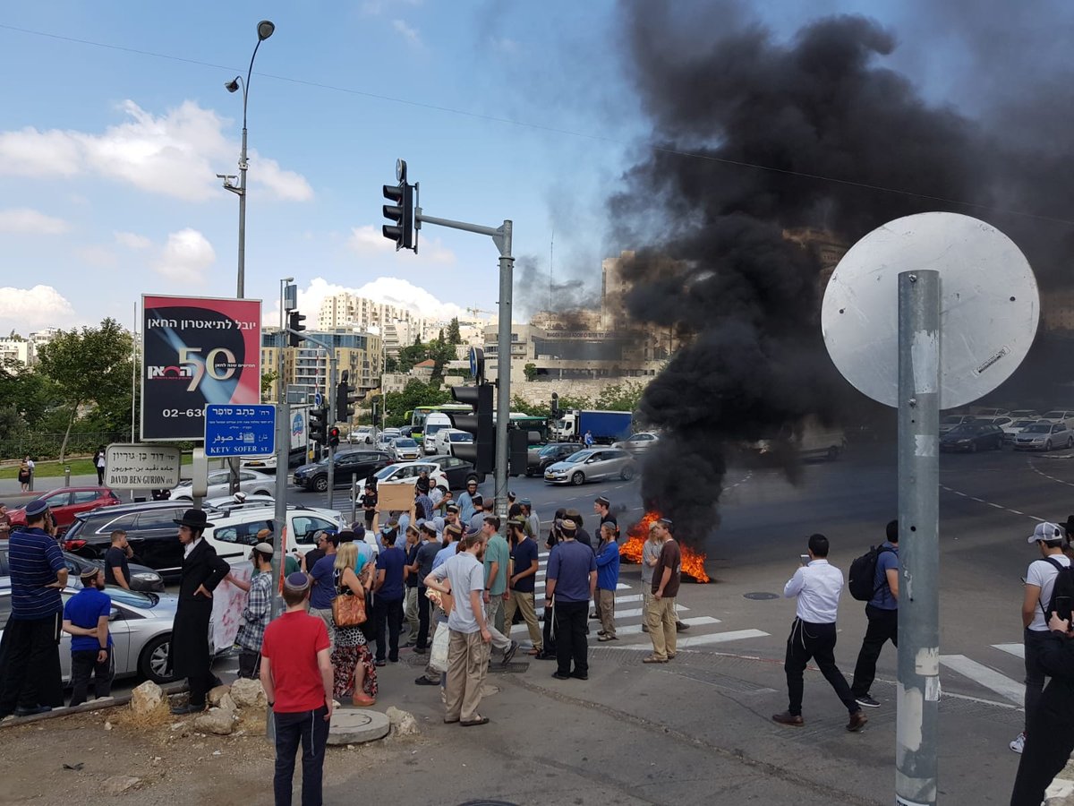 פעילי ימין חסמו את הכניסה לי-ם; 4 נעצרו