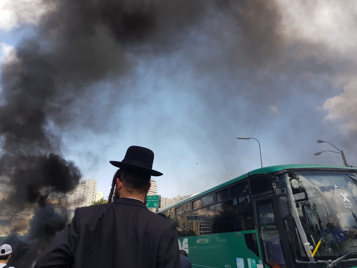 פעילי ימין חסמו את הכניסה לי-ם; 4 נעצרו