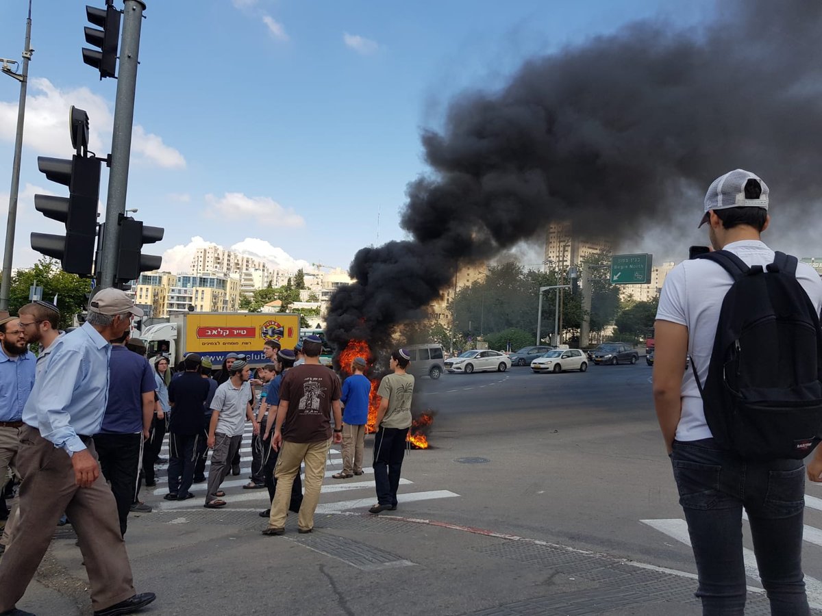 פעילי ימין חסמו את הכניסה לי-ם; 4 נעצרו