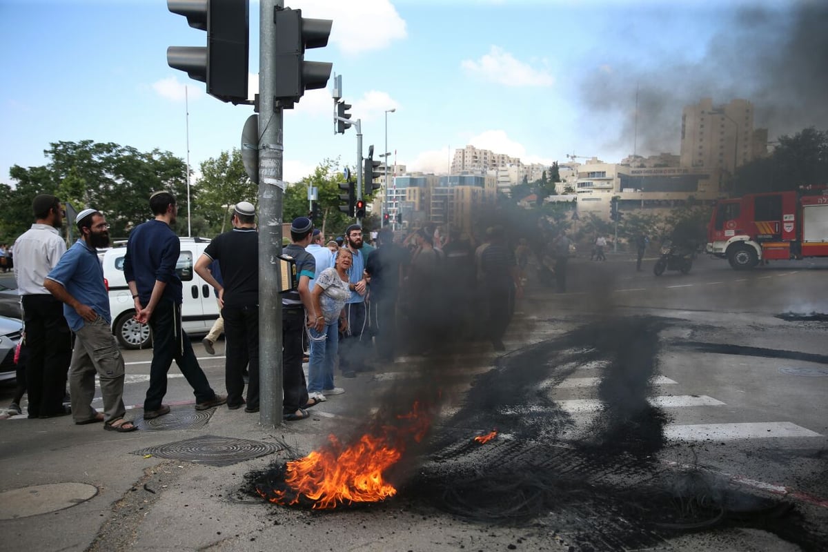 פעילי ימין חסמו את הכניסה לי-ם; 4 נעצרו