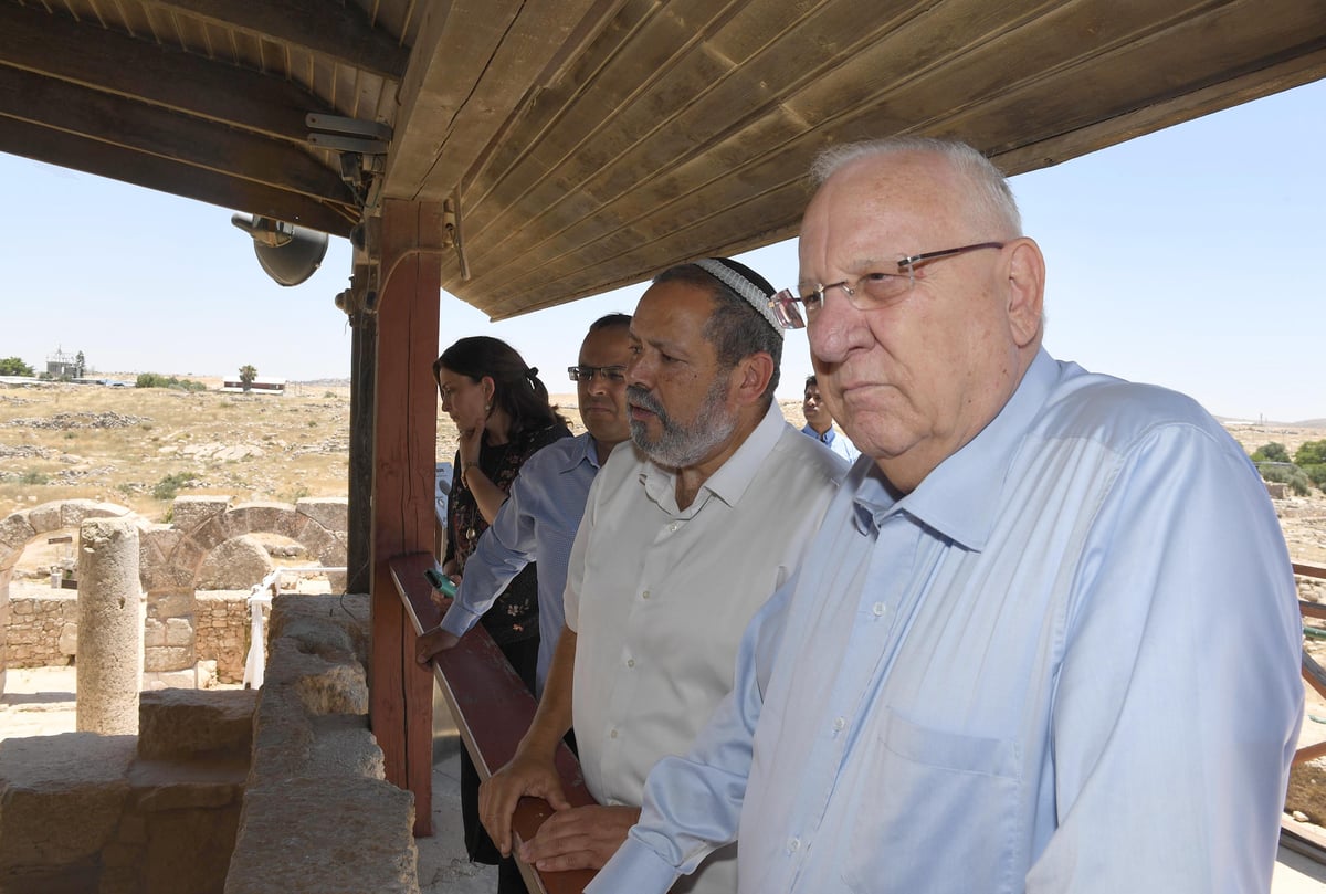 לראשונה בהר חברון: ביקור רשמי של נשיא המדינה • צפו