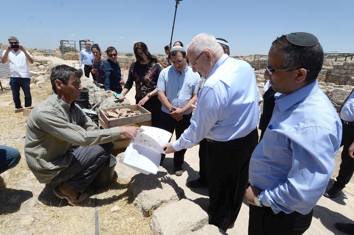 לראשונה בהר חברון: ביקור רשמי של נשיא המדינה • צפו